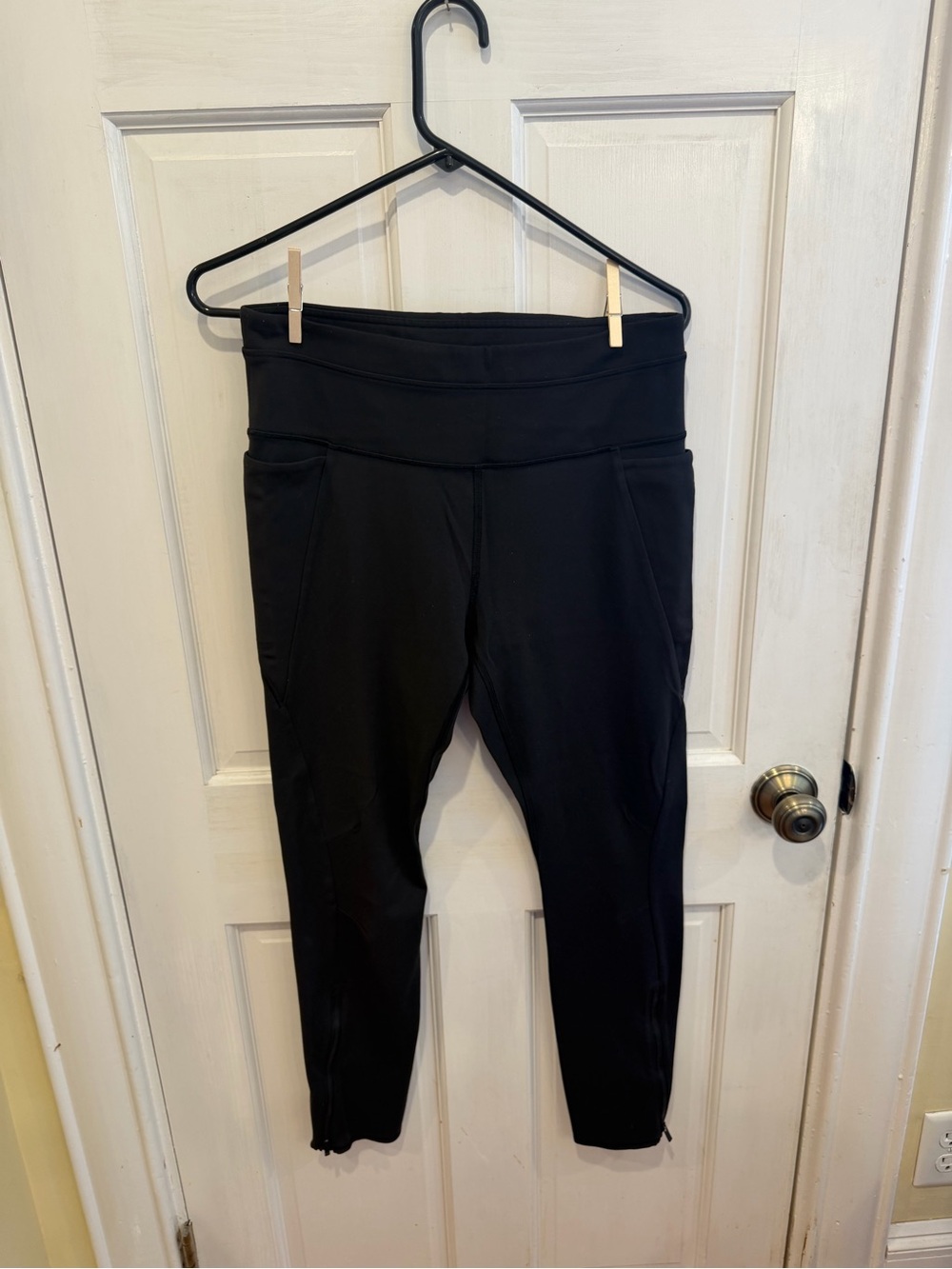 Athleta High Rise Leggings- Black, Ankle Zipper, Side Pockets- Size Medium